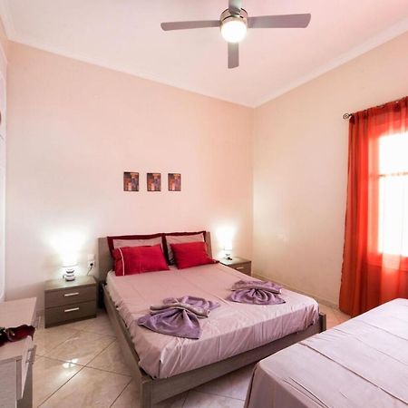 Town House For 6-16 With Ac Villa Parikia  Bagian luar foto